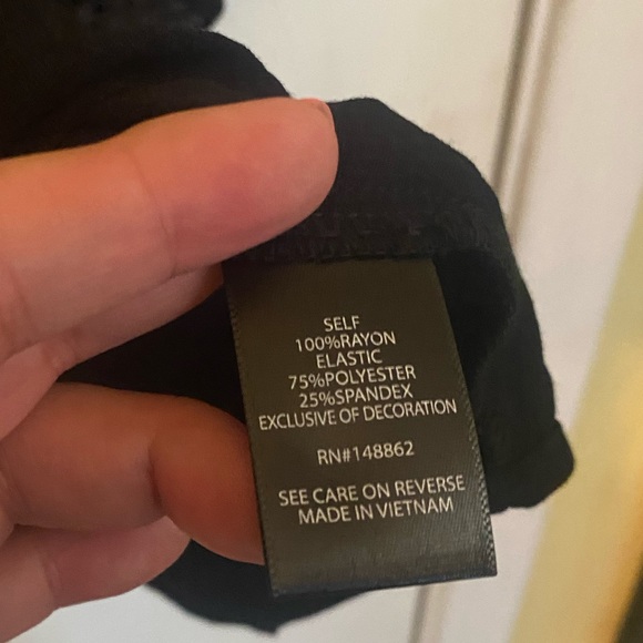 Torrid-NWT- Women’s size 00(10/12)black babydoll off- shoulder top with straps - Picture 4 of 7